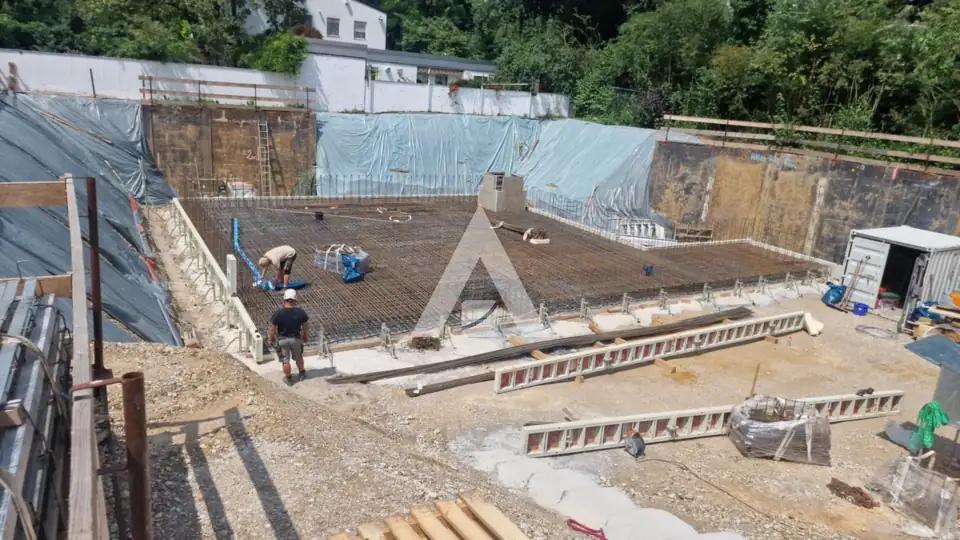 Herstellung einer Bodenplatte in einer Baugrube mit Verbau