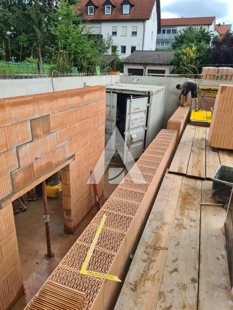 Ziegelmauerwerk aus Planziegeln im Rohbau